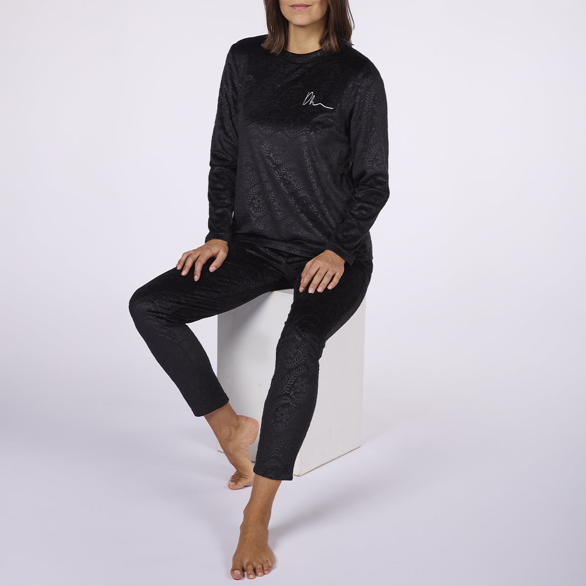 Μαύρες γυναικείες πιτζάμες χειμερινές με ανάγλυφα φύλλα - Nadia Lingerie