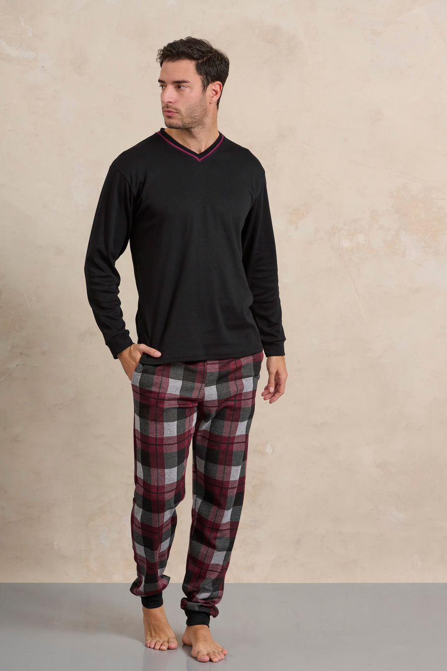 Ανδρική Πυτζάμα Rafael με λαιμόκοψη V και καρό παντελόνι - Nadia Lingerie