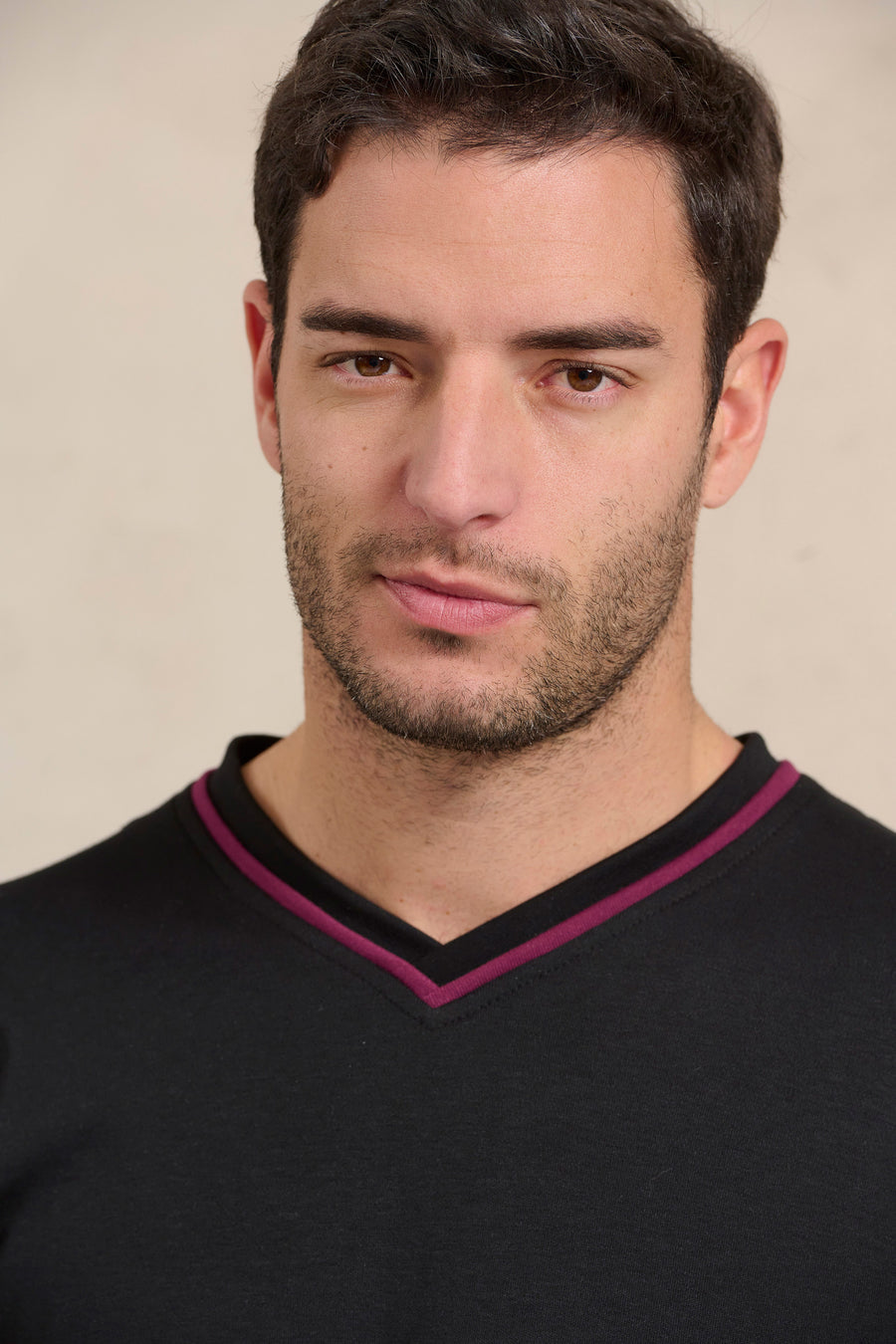 Ανδρική Πυτζάμα Rafael με λαιμόκοψη V και καρό παντελόνι - Nadia Lingerie